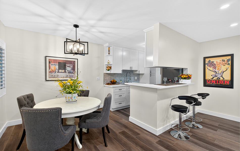 garylimjap's tweet photo. Remodeled 1-bed in #WestLA at $499K. 631 sq ft, $359 HOA with water and trash, private brick patio, gated parking. 1522 S. Centinela #101, 90025. #OpenHouse Sunday 7/26, 1-4 PM. (310) 430-0818. https://t.co/R7z95xBtjf