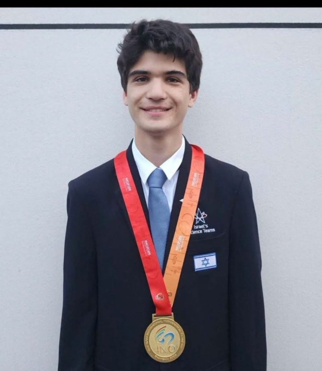 IsraelVive1948's tweet photo. ¡ISRAEL GANA EL ORO EN… MATEMÁTICAS!

Felicitaciones a Yotam Budnik, estudiante de último año de Rehovot, por ganar la medalla de oro en la Olimpiada Internacional de Matemáticas en Shanghái.

666 estudiantes de 117 países compitieron resolviendo seis complejos problemas matemáticos.

¡Vamos, Israel!
RT @DovLipman
