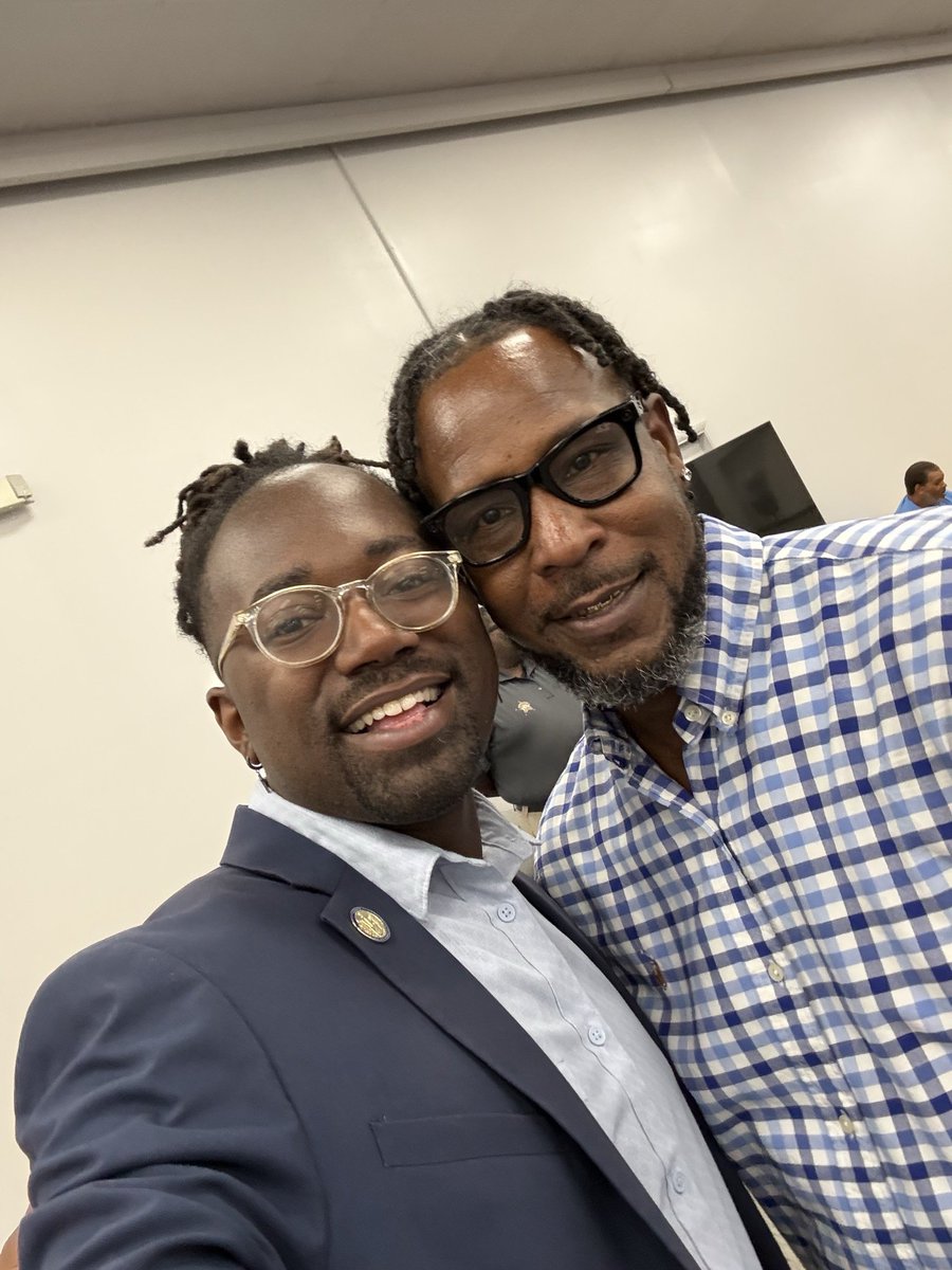 NadariusClarkVA's tweet photo. Unlocking second chances across the Commonwealth! 🏛️🔓

​Great session on Virginia's new Clean Slate legislation led by Speaker Don Scott and Portsmouth Commonwealth's Attorney Stephanie Morales.

​Educating our community on the record-sealing process means breaking down barriers to housing, jobs, and a brighter future. When we invest in second chances, our whole community grows stronger. 🤝🏾✨