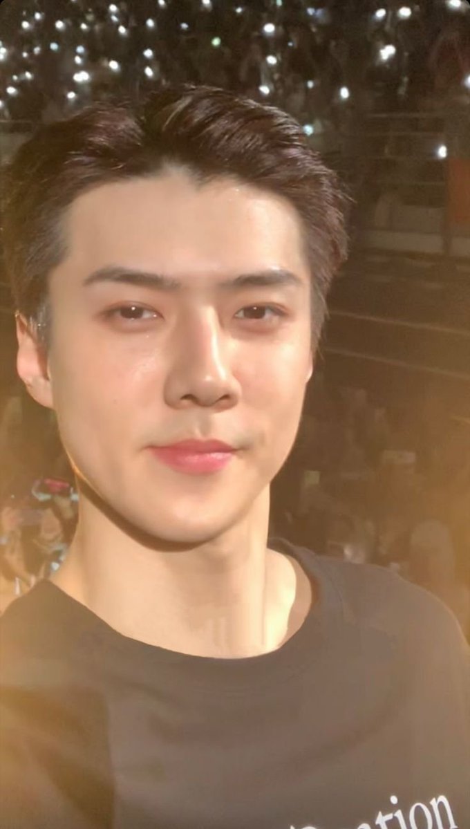hourlyohsehun's tweet photo. https://t.co/1CuzgFZqoU