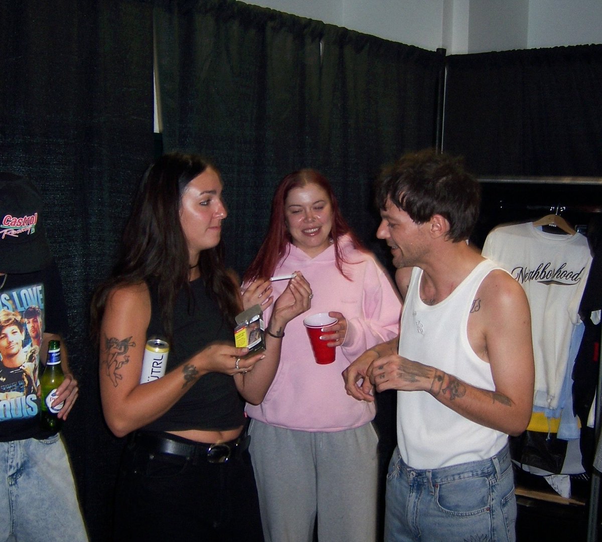LouisWT91World's tweet photo. 📸| Louis Tomlinson with The Beaches! https://t.co/Hiaf0QnOQo