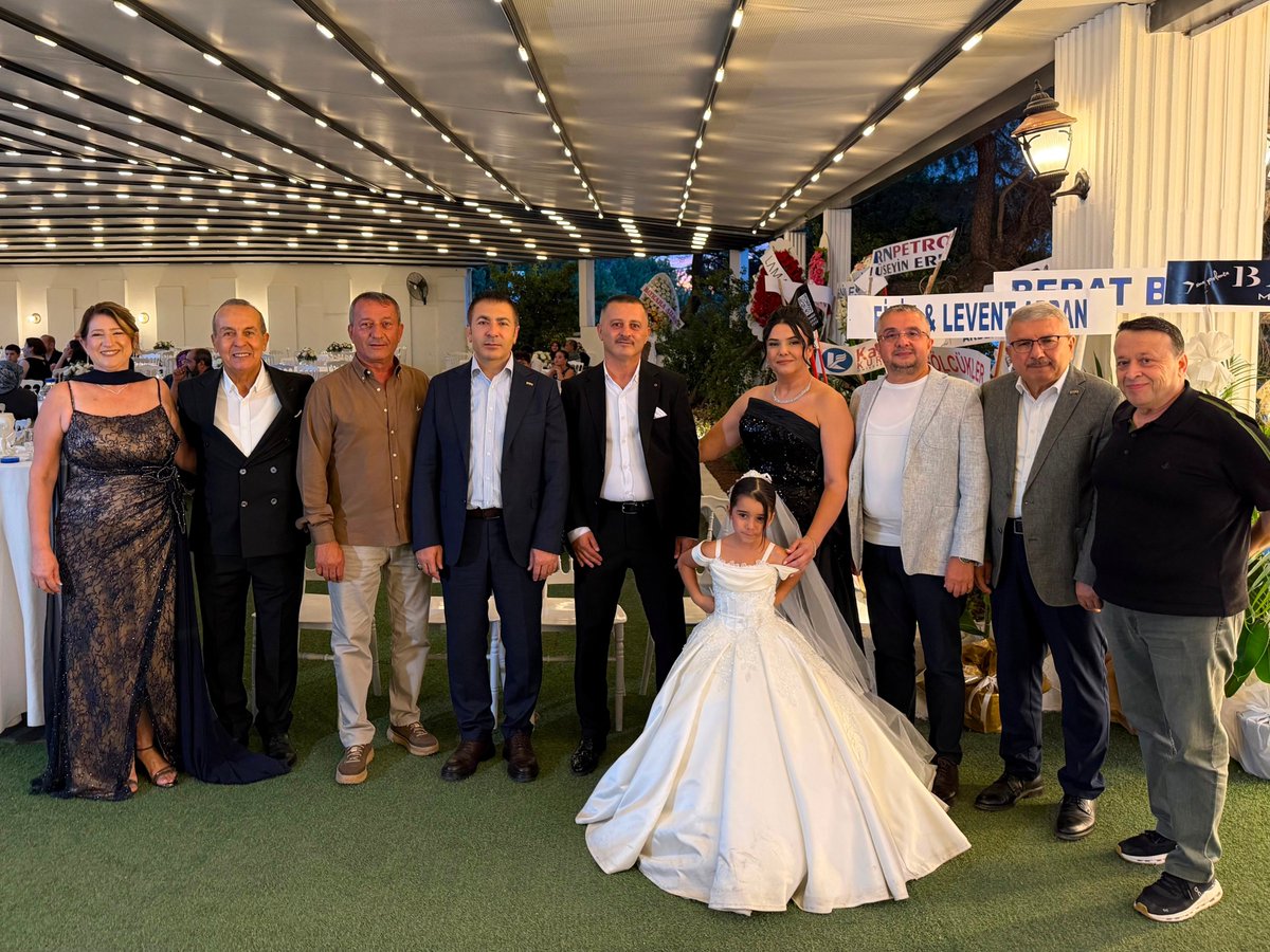 erdogan_ugr's tweet photo. 🌹 Başta Komite Başkan Yardımcımız Serpil #Butik'in sahibi Sayın Demirkol Ailesi olmak üzere kıymetli dünürlerine de misafirperverlikleri için teşekkür ediyoruz. 🤲✨
🌸 Hayırlı ve uğurlu olsun. 🎉 https://t.co/wq7avBAMOJ