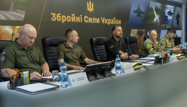 LegendsLviv's tweet photo. Acting Ukrainian Defense Minister Yevhen Khmara presented the new Commander-in-Chief, Mykhailo Drabati, and Chief of the General Staff, Ihor Skibyuk, to the General Staff Command.

#Ukraine https://t.co/gBG20UaiBA