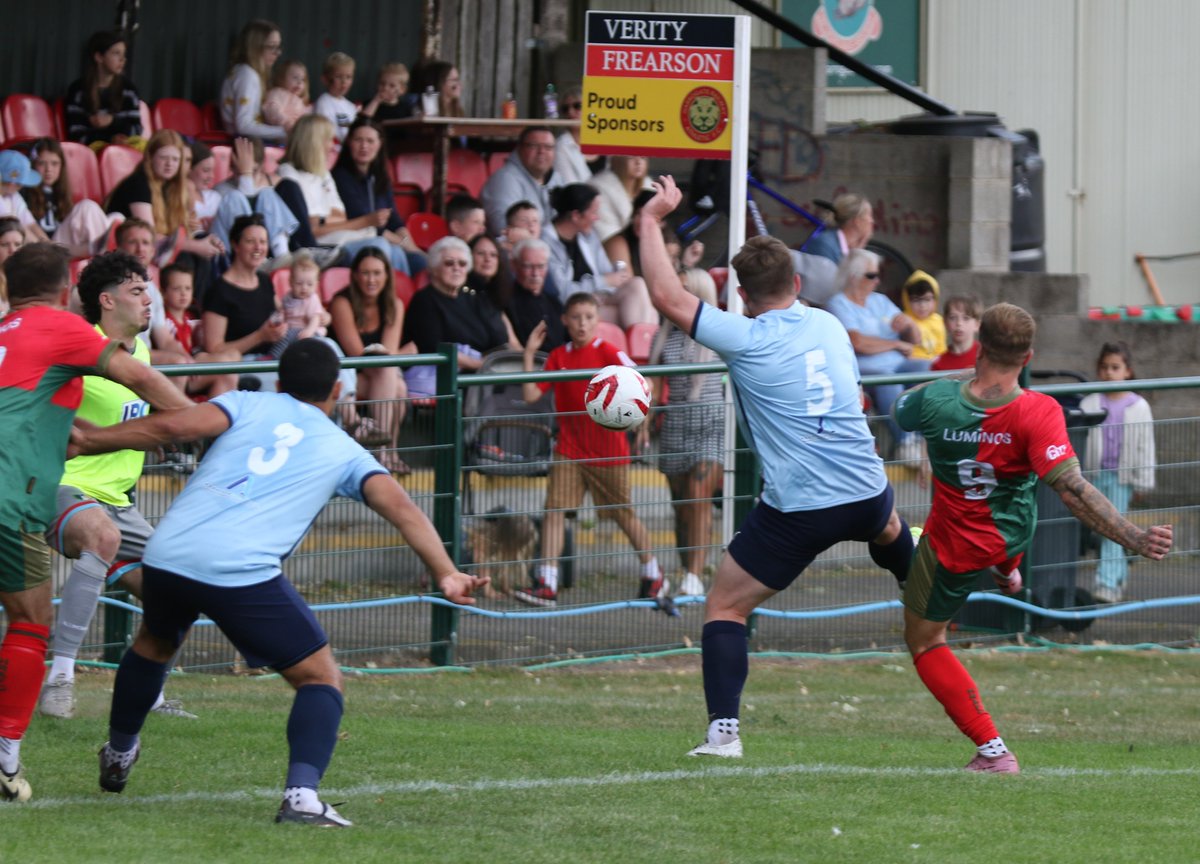 Craig_Dinsdale's tweet photo. Equalising goal for @THERAILFC against @_SouthLeedsFC after 36mins scored by @AlexBurton_ https://t.co/Ny1J0GnvQr