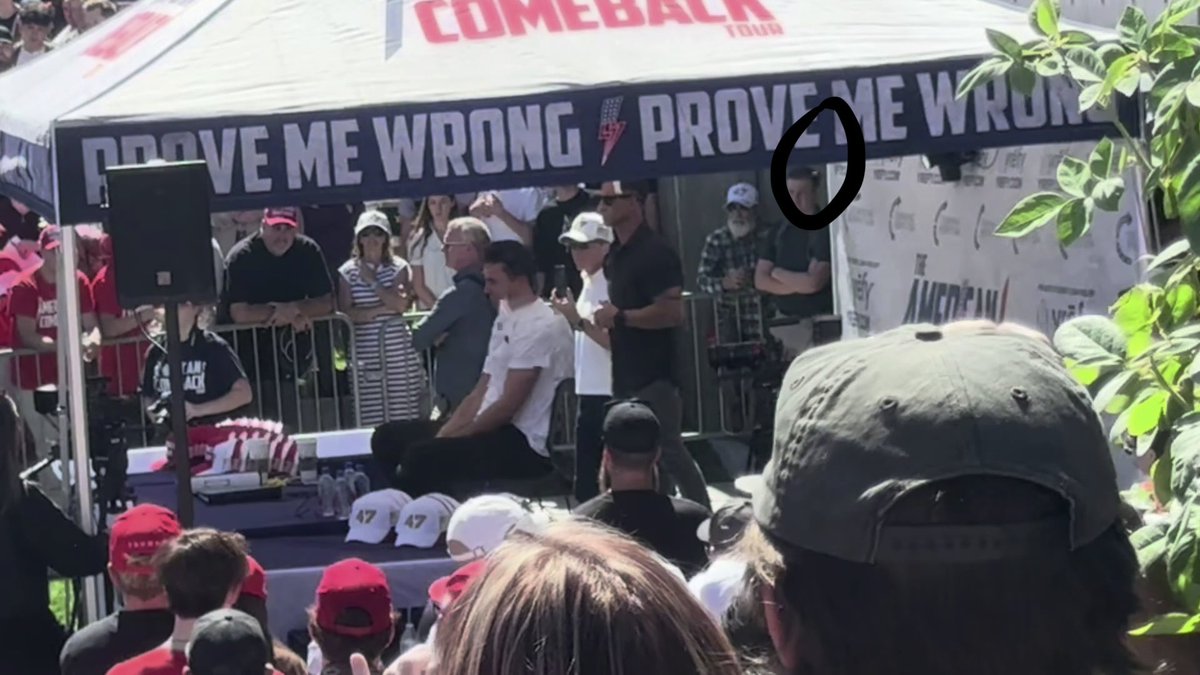 EnglishNativeUK's tweet photo. @RealCandaceO @baroncoleman can anybody explain this? I feel like I’m going insane. It appears before anything changes (neck, shirt movement) it only appears from past his head. Can’t find it in any other frames. @BlakeSNeff come on and lie. https://t.co/QNqMblGeHs