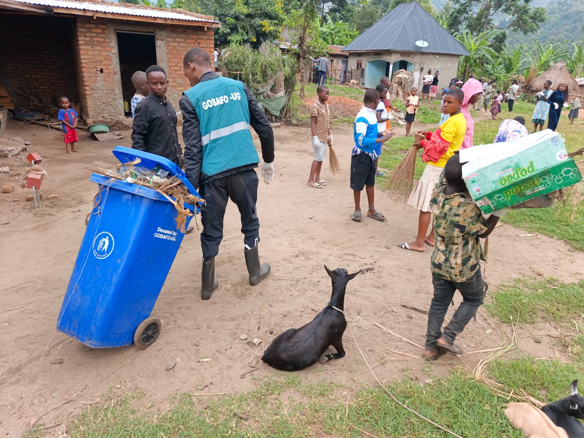 Gosafo_ug's tweet photo. GOSAFO-UG joins the launch of the National Cleaning Day! 🇺🇬🧹🌱Today marks a transformative milestone for community hygiene and environmental care across Uganda! 

#nationalcleaningday #gosafoug #EnvironmentalWellness #cleanuganda #CommunityInAction #YouthLeadership #Uganda https://t.co/tAWRywrTLD