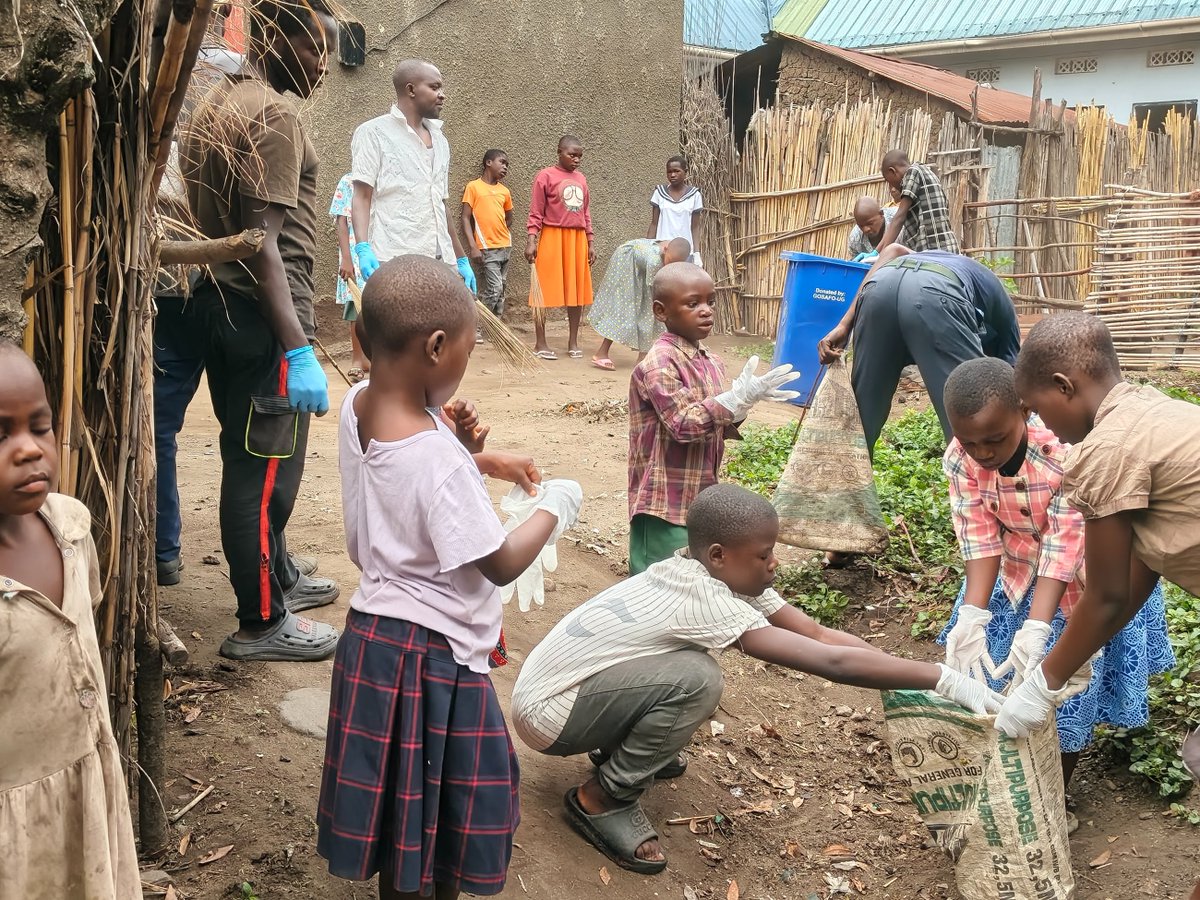 Gosafo_ug's tweet photo. GOSAFO-UG joins the launch of the National Cleaning Day! 🇺🇬🧹🌱Today marks a transformative milestone for community hygiene and environmental care across Uganda! 

#nationalcleaningday #gosafoug #EnvironmentalWellness #cleanuganda #CommunityInAction #YouthLeadership #Uganda https://t.co/tAWRywrTLD