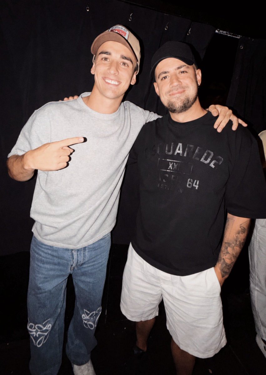 LegacySextete's tweet photo. Se queda🕺 https://t.co/v6inMeiK0m