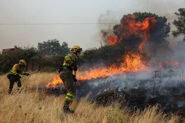 mccarthyest22's tweet photo. At the current Wild Fires🔥Rates, the End of the World 🌍 is Nigh. Easy to blame on Climate Change. 3rd World War? No Arms &amp; Ammunition or Drones Needed. I saw this image in the skies shortly after Police🚢 🚨 Crash yesterday⬇️. #BBC #WildFires #AndyBurnham https://t.co/ml0one87OS