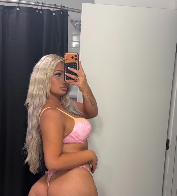 TSIZADOLLAA's tweet photo. This is something for you, wanna see it lower?❤️ https://t.co/gPdLMpZmhT