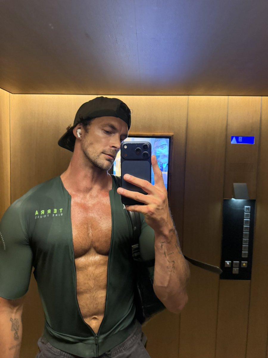 ChristianHogue_'s tweet photo. This shirt making me feel like a superhero https://t.co/sIPVurOSZU