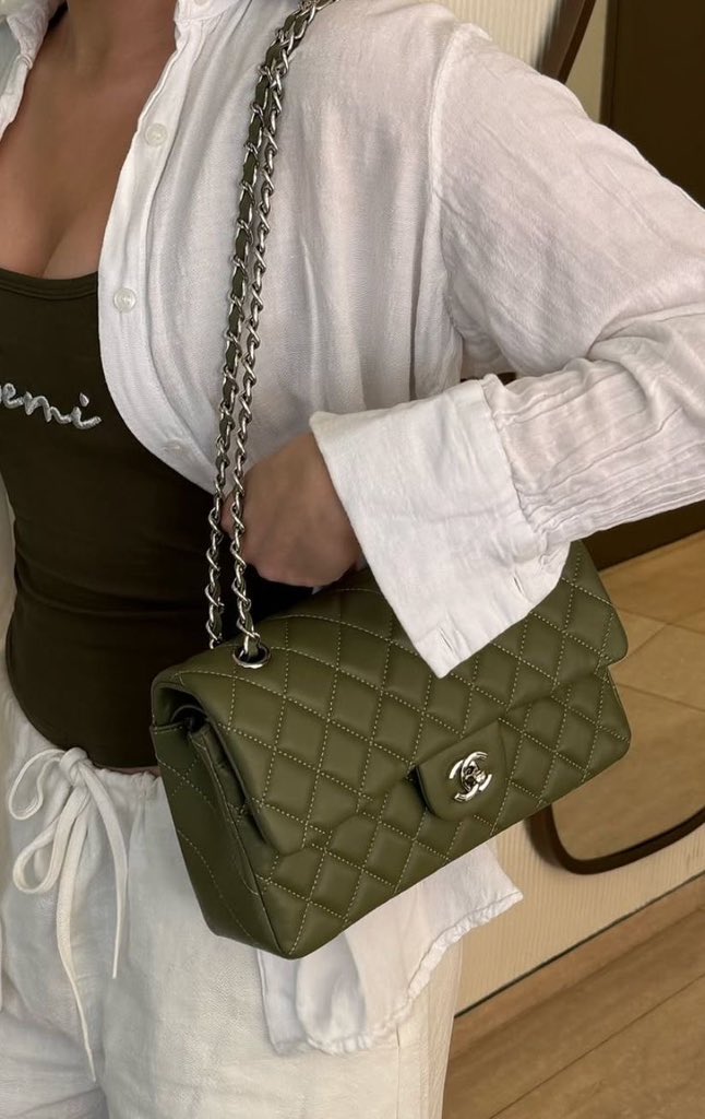 softblurss's tweet photo. Chanel https://t.co/itzpbCiDcn