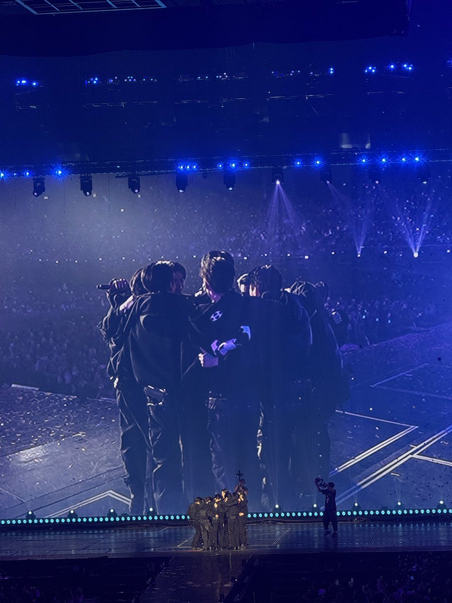 alexbucklandd's tweet photo. เก่งมากบัส วันนี้มันส์มากกกเหลือพรุ่งนี้อีกวันเอาให้สุดเลยนะโบร๋✨
#BUS_LIGHTASONE_𝙳2 https://t.co/BizW7gvZsX