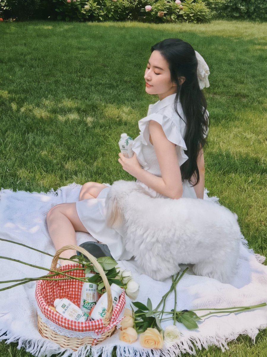 joyyyyside's tweet photo. Queen Liu Yifei @yifei_cc for Yili Satine
🤍💛💚
#LiuYifei #刘亦菲 #劉亦菲 #CrystalLiu #LưuDiệcPhi #หลิวอี้เฟย #ЛюИфэй #유역비 #リウ・イーフェイ #YifeiLiu #Mulan #花木兰 #玫瑰的故事 #去有风的地方 #梦华录 #ADreamOfSplendor #MeetYourself #金典 #TheTaleOfRose #Yili #Satine #伊利 https://t.co/MzPmVB8dxS