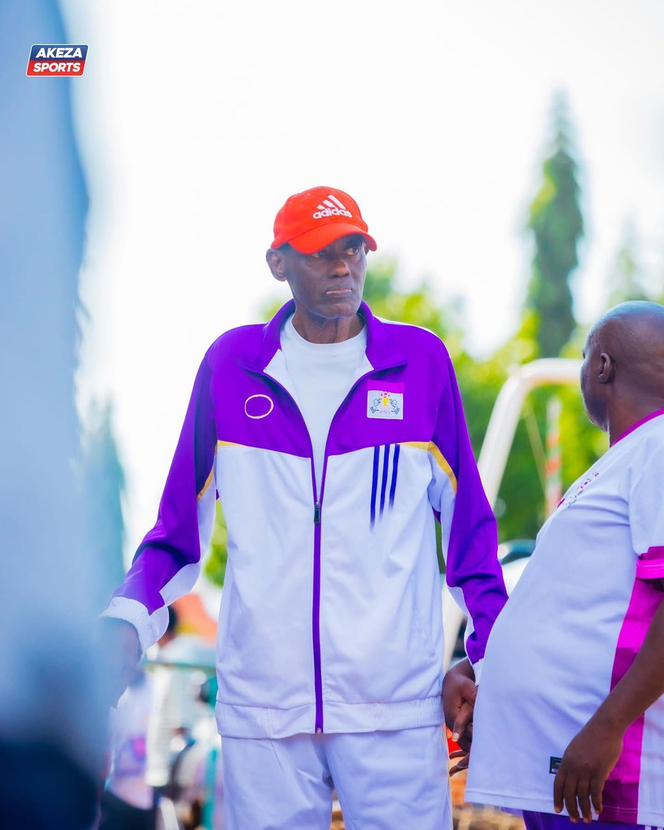 yigenga's tweet photo. R.I.P coach Yaounde 💔 https://t.co/vK3WiNPqcy