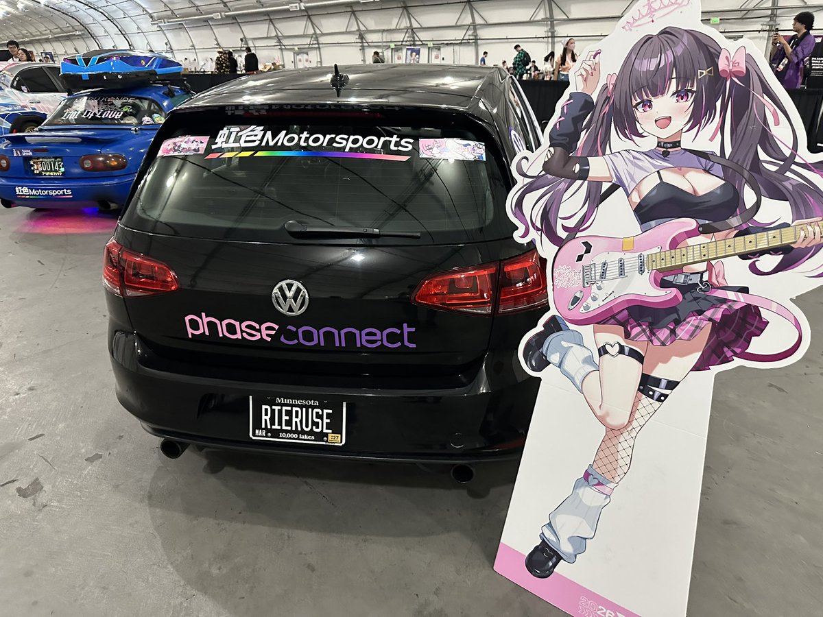 shineix's tweet photo. Himemiya Rie rocking out by the Hime and Runie itasha. 

#HimemiyaRie #OffkaiGen5 https://t.co/058Etca8YB