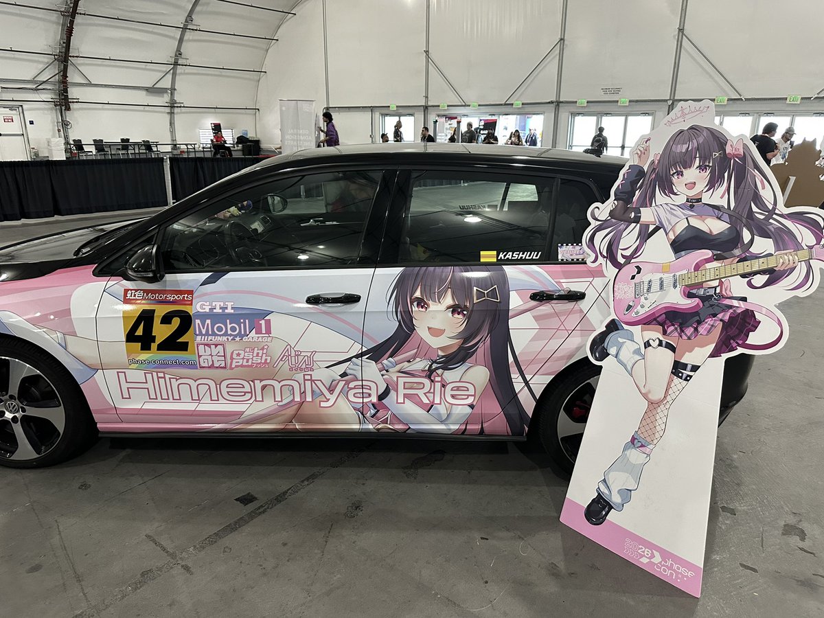 shineix's tweet photo. Himemiya Rie rocking out by the Hime and Runie itasha. 

#HimemiyaRie #OffkaiGen5 https://t.co/058Etca8YB
