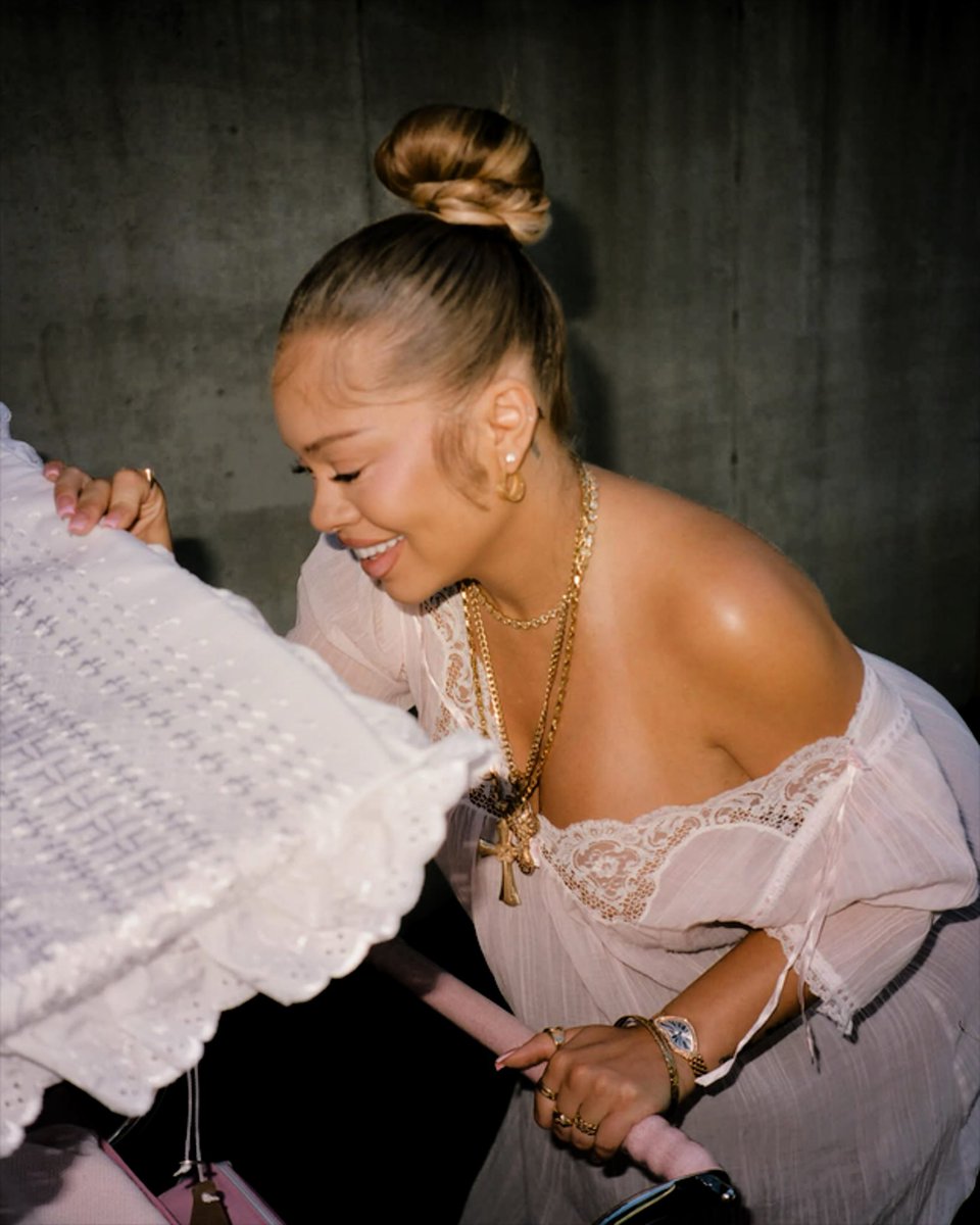 femschive's tweet photo. 𝑦𝑟𝑖𝑎𝑙𝑦𝑛 𝑚𝑎𝑒.      —    🎀     BIG MAMA ♥︎
VOL \  1     https://t.co/IOjalNiYds  : mommy’s 𝖌𝖎𝖗𝖑.   
TRACK        💿           ((#14))            7/29. https://t.co/86thWEAroO