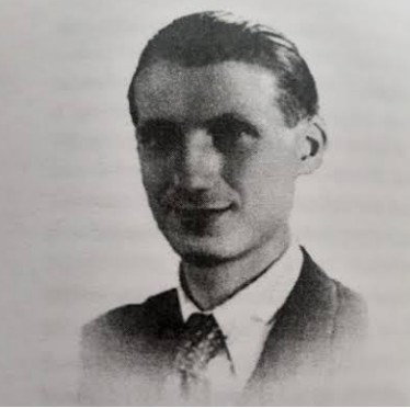 AnitaSchelde's tweet photo. ZERO merytoryki na tym "X" 🙄 ❗️❗️❗️

W związku z tym pani od historii organizuje sobotni Challenge ✌️⬇️

Polska jest podzielona na pół...tak ??? Ok.
To są tutaj na pewno zwolennicy prof. Barbary Engelking :
"Polacy mieli potencjał, żeby stać się sojusznikami Żydów i Żydzi mieli nadzieję, że będą się inaczej zachowywać i nie będzie tak powszechnego szmalcownictwa. Polacy po prostu zawiedli".

I teraz zrobimy tak ⬇️
Anitka wymienia 10 szmalcowników, ludzie od Basi wymieniają 10 polskich szmalcowników. I tak do skutku.
Przekonamy się publicznie kto jest MĄDRZEJSZY ❓
Badacze z PAN czy pani od historii ❓❓❓
Ja zaczynam. Powodzenia !
- Adam Żurawin (na zdjęciu)
- Salo Weininger
- Julian Appel
- Ignacy Taubman
- Stefania Brandstätter
- Marta Puretz
- Marian Rotkopf
- Maurycy Diamand
- Aleksander Förster
- Franka Mannówna

Bardzo proszę moich Uczniów o rozpropagowanie tego Challenge przy użyciu RT.
Ci którzy stawiają na moje zwycięstwo, mogą dać temu wyraz, korzystając z naszej szkolnej kawiarki ✌️.
Dziękuję ❤️ https://t.co/uYX0ELCMFj