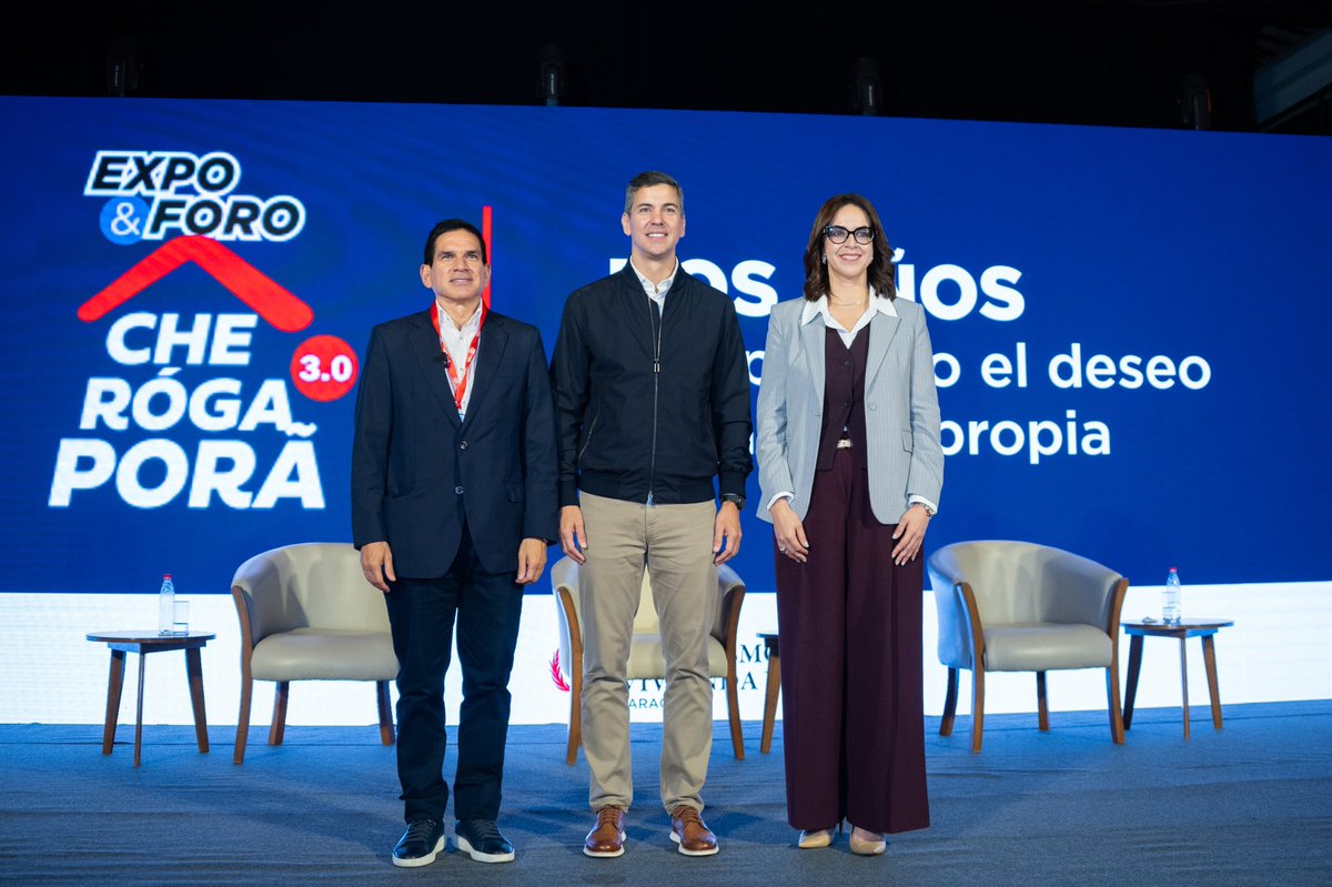 stellaguillenpy's tweet photo. Hace dos años comenzamos un camino que muchos creían imposible.

Hoy, Che Róga Porã representa más de 6.700 historias de familias que dieron un paso hacia la casa propia.

Este programa creció porque escuchamos a la gente y trabajamos juntos, el Estado, el sistema financiero, el sector privado y nuestros aliados.

Mi agradecimiento especial a todo el equipo de la @afd_py , que cada día aporta su compromiso para que más familias puedan acceder a esta oportunidad.

Porque @cherogapora_py no construye solamente viviendas. Construye esperanza.
