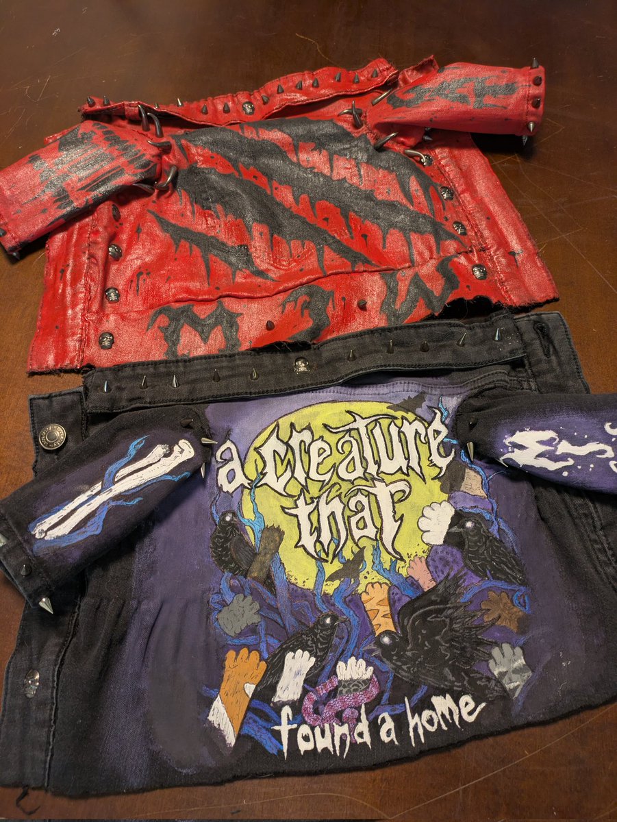 hxneybvt's tweet photo. 2 years I made the Werewolf jacket and now I made the creatures x Afraid of the Dark jacket 🖤🦇🐦‍⬛
.
.
@MIWband @rickyolsonx @chenzomauro @RyanMIW @justinxMIW @ChrisMotionless
.
.
#motionlessinwhite #decades #werewolf #afraidofthedarks https://t.co/cQgbMJXJvD