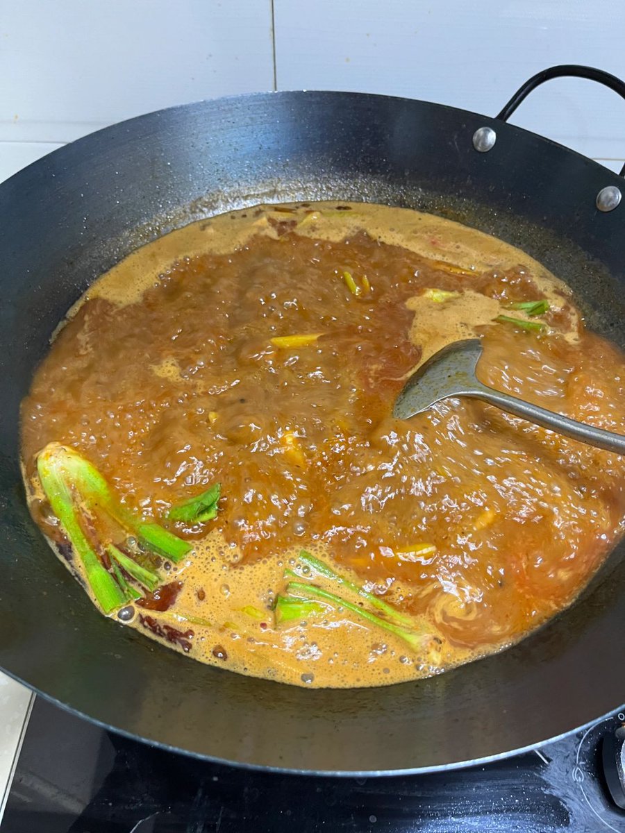 leech907's tweet photo. [Tried homemade tom kha gai tonight—creamy coconut, tangy lime, that kick of galangal! Thai comfort in a bowl, no takeout needed.] https://t.co/Xp8FFBwQk6