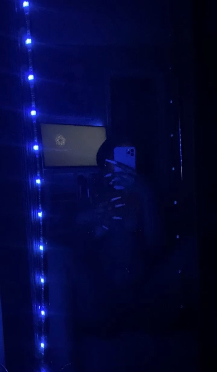callmevixennn's tweet photo. Blue Light Special? 💙 

#गौ_सुरक्षा_अभियान #freaks #wlw #content https://t.co/yVtG5Z0NQ5