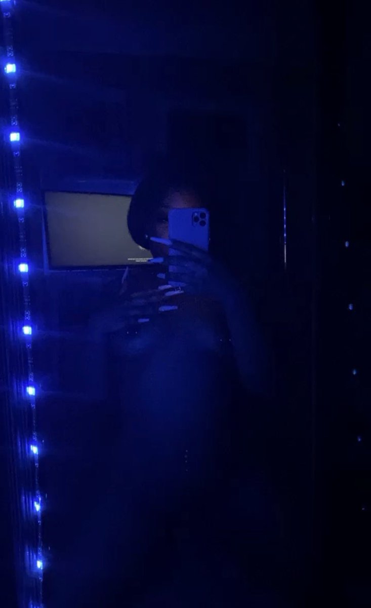 callmevixennn's tweet photo. Blue Light Special? 💙 

#गौ_सुरक्षा_अभियान #freaks #wlw #content https://t.co/yVtG5Z0NQ5