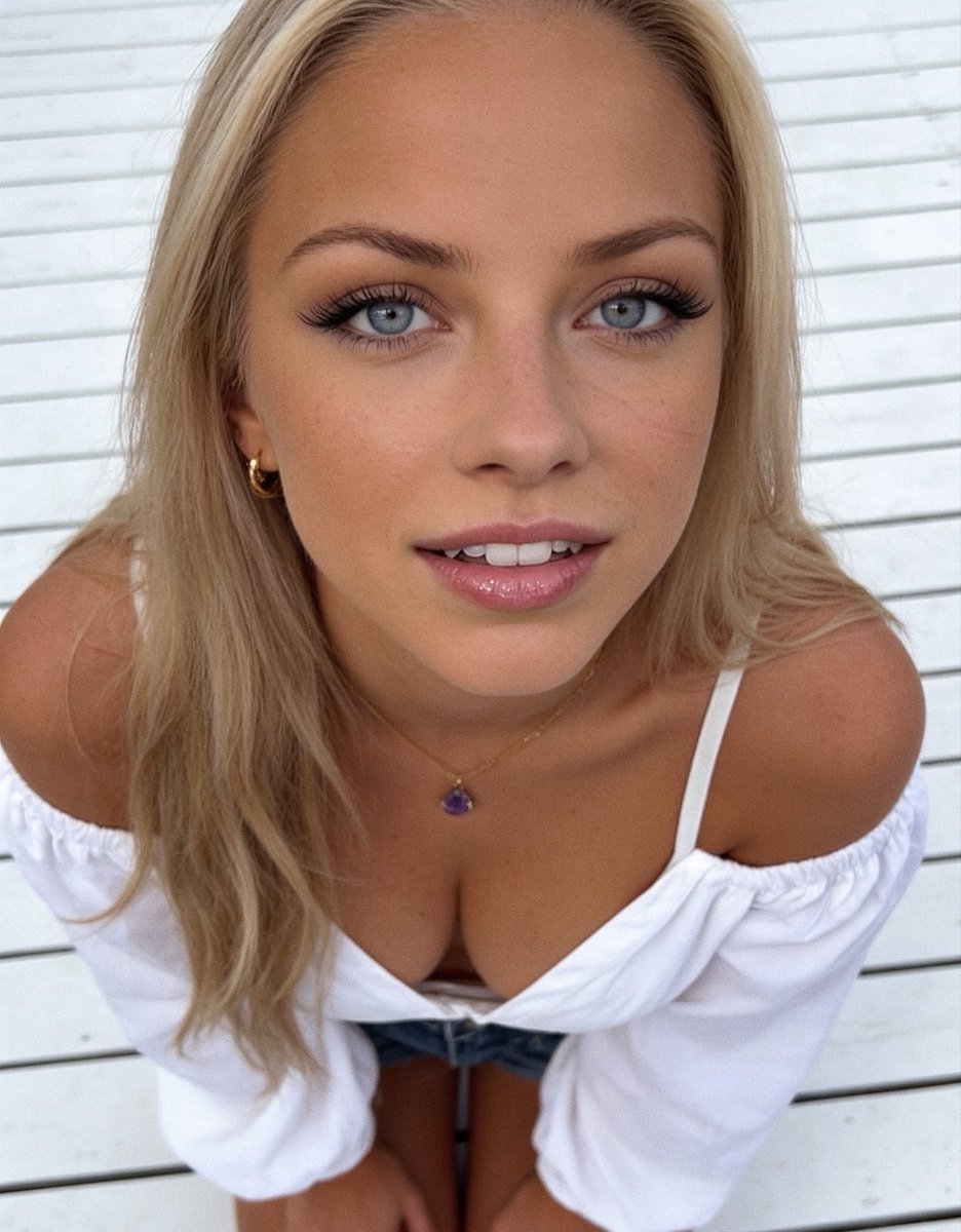 Jacey1g's tweet photo. are your dms open for me? https://t.co/7zUPVrtRrC