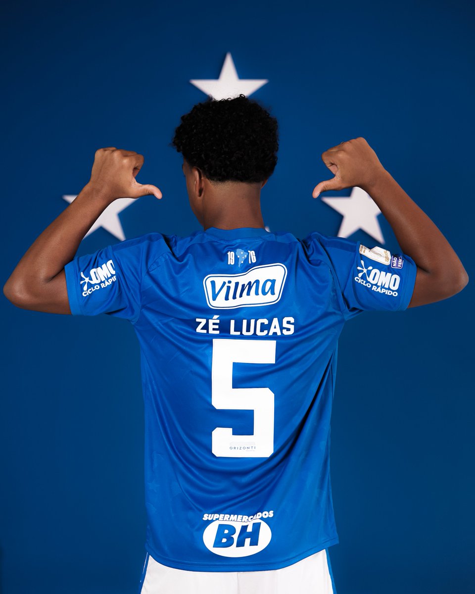 Cruzeiro's tweet photo. O novo camisa 5️⃣ do Cruzeiro Esporte Clube! 🦊

📸 @gustavomjpeg / Cruzeiro https://t.co/E4FJU3faXz