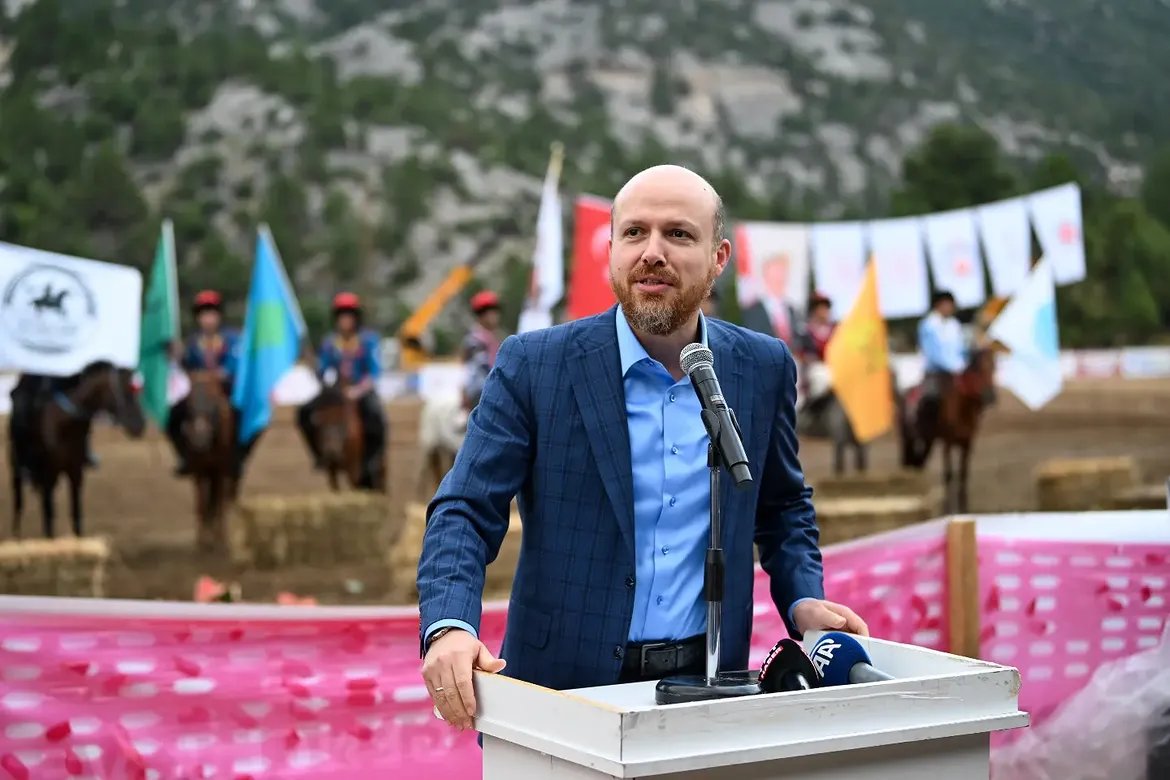 bilalerdogan_TR's tweet photo. 📍İbradı | Antalya 

Dünya Etnospor Birliği Başkanı Necmeddin Bilal Erdoğan, Türkiye Geleneksel Atlı Spor Dalları Federasyonu (TGASDF) tarafından düzenlenen Kökbörü Ligi Yarı Final Müsabakalarına katıldı. https://t.co/ENfB3HsJDF