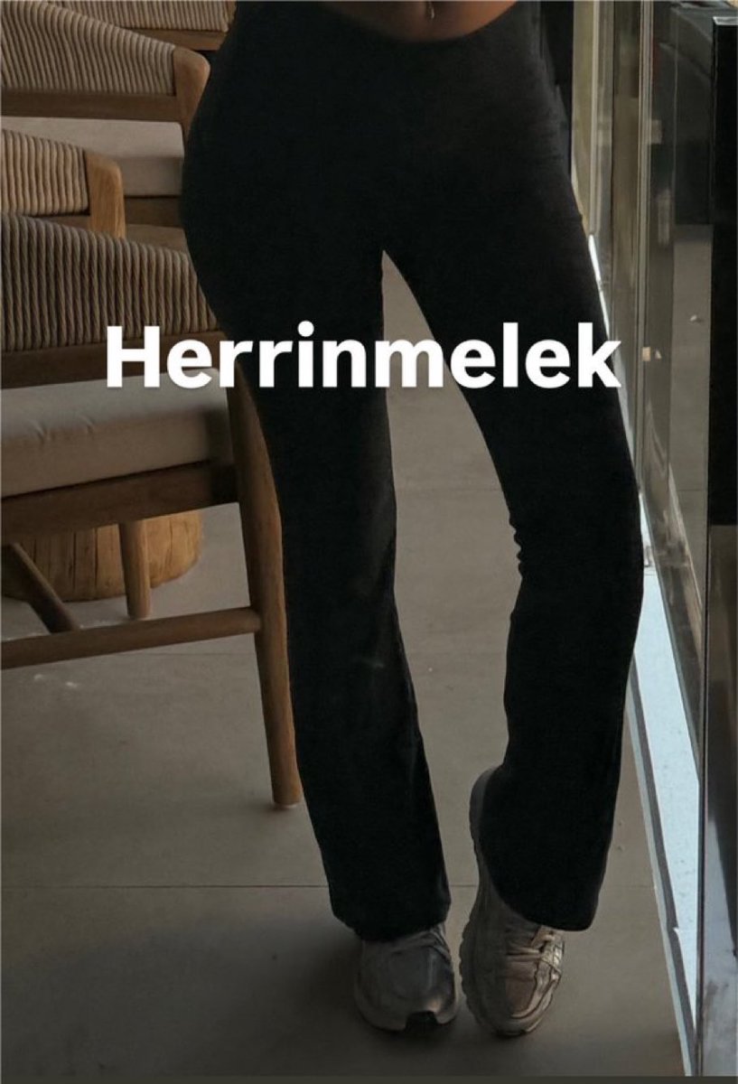 HerrinMeler's tweet photo. Diesen Montag ist mein Geburtstag. Natürlich erwarte ich, dass ihr euch Mühe gebt bei meinem Geschenk!🎁👸🏻 https://t.co/On7xruBZb5