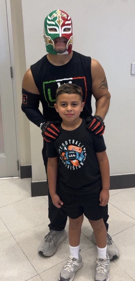 RefRobinsonHair's tweet photo. Repping the #619 at #WWEStockton tonight with my little guy. 

LET'S GO!!! https://t.co/RNXpgyL3xU