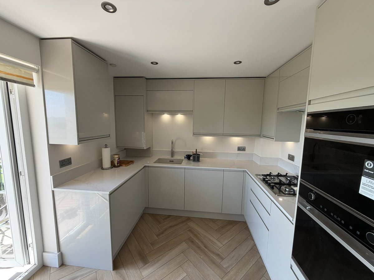 glasgowjoinery's tweet photo. And another one done and another very happy customer. Kitchen supplied and fitted, elec, plumbing, plastering, painting and flooring. All topped off with the class touch of the quartz worktops 👌 https://t.co/iM1t9SWCX7