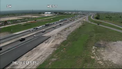 krldtraffic's tweet photo. (Parker County) #Aledo: EB-20 @ FM1187 - the left lane &amp; shoulder are blocked by a crash - traffic is very slow as you approach Kingswood Rd. @KRLD #KRLDTraffic #1080KRLD #trafficalert #Waze @TxDOTFortWorth https://t.co/I1Okynlxkp