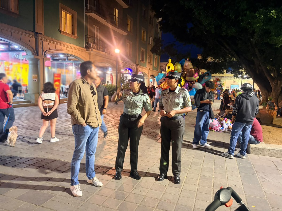 GN_MEXICO_'s tweet photo. En el marco de las festividades de la “Guelaguetza” en #Oaxaca, integrantes de la #GuardiaNacional realizan recorridos preventivos y de proximidad social en calles y plazas de la capital del estado, con el objeto de proporcionar seguridad y orientación a turistas nacionales y extranjeros.  #LaGuardiaNacionalEstáContigo.