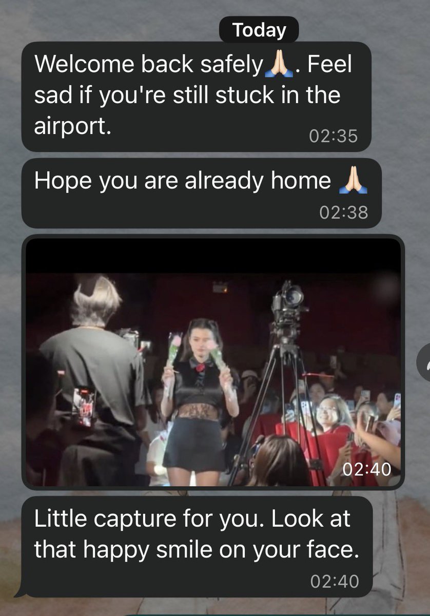 vf_852's tweet photo. Really can’t make up how happy I was to see Bec, even just looking at her back atp 😂🥰

Thank you to my HK fam for sending me this pic and for the concern about my flight. Some of my HK fam really took the effort to keep an eye on my flight and update me about the weather situation, thanks guys for caring 🙏🏼

#beckysangels