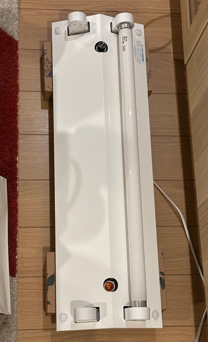 bbbase_209_2200's tweet photo. 一本外してラティーノ蛍光灯に交換 https://t.co/zxEtpWYokK