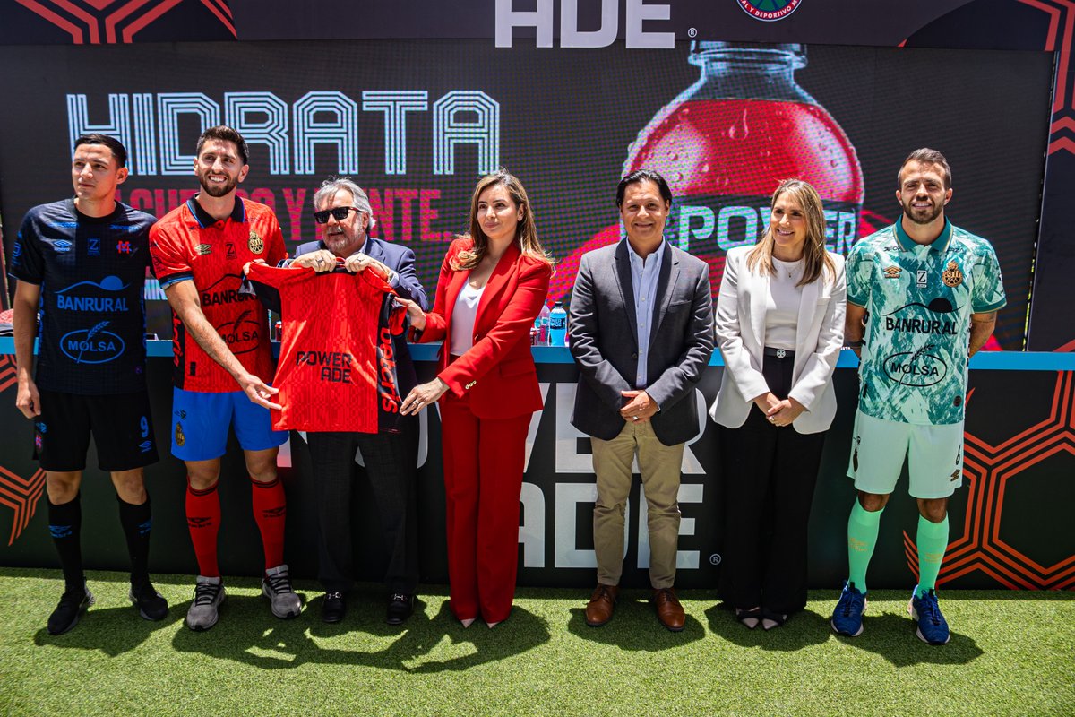 quintopodergt's tweet photo. POWERADE® se convierte en #patrocinadoroficial del CSD Municipal. Presencia en camisola, estadio y activaciones digitales. Una alianza que conecta con la pasión del fútbol nacional.
#POWERADE #CSDMunicipal #FútbolGT #Guatemala https://t.co/Af5ytzIwbf