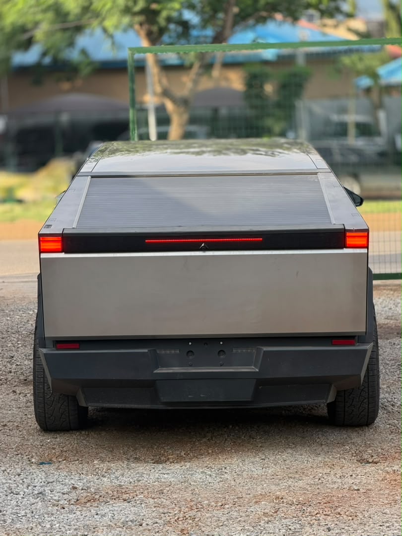 OfficialIb5's tweet photo. SUPER DISTRESS DEAL🔥🔥‼️
SLIGHTLY USED 2025 MODEL
TESLA CYBER TRUCK 
ORIGINAL DUTY 
CHILLING AC
💰N230,500,000
📍KADO https://t.co/AudK4EBWma