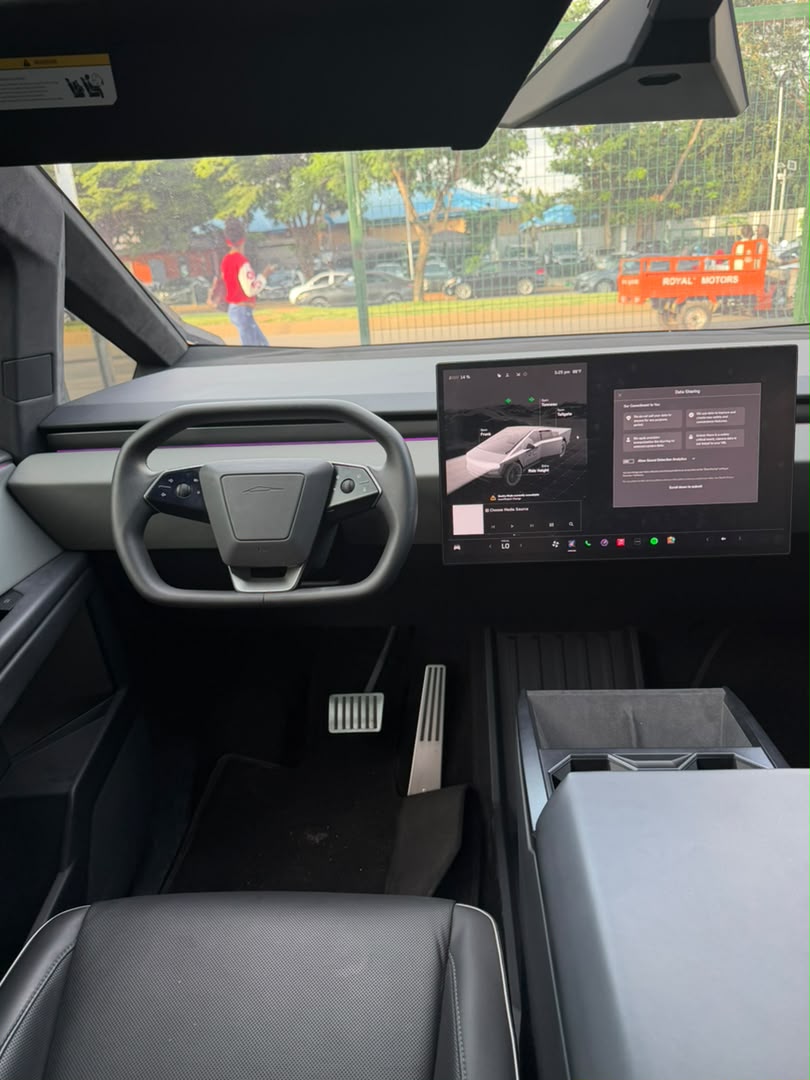 OfficialIb5's tweet photo. SUPER DISTRESS DEAL🔥🔥‼️
SLIGHTLY USED 2025 MODEL
TESLA CYBER TRUCK 
ORIGINAL DUTY 
CHILLING AC
💰N230,500,000
📍KADO https://t.co/AudK4EBWma