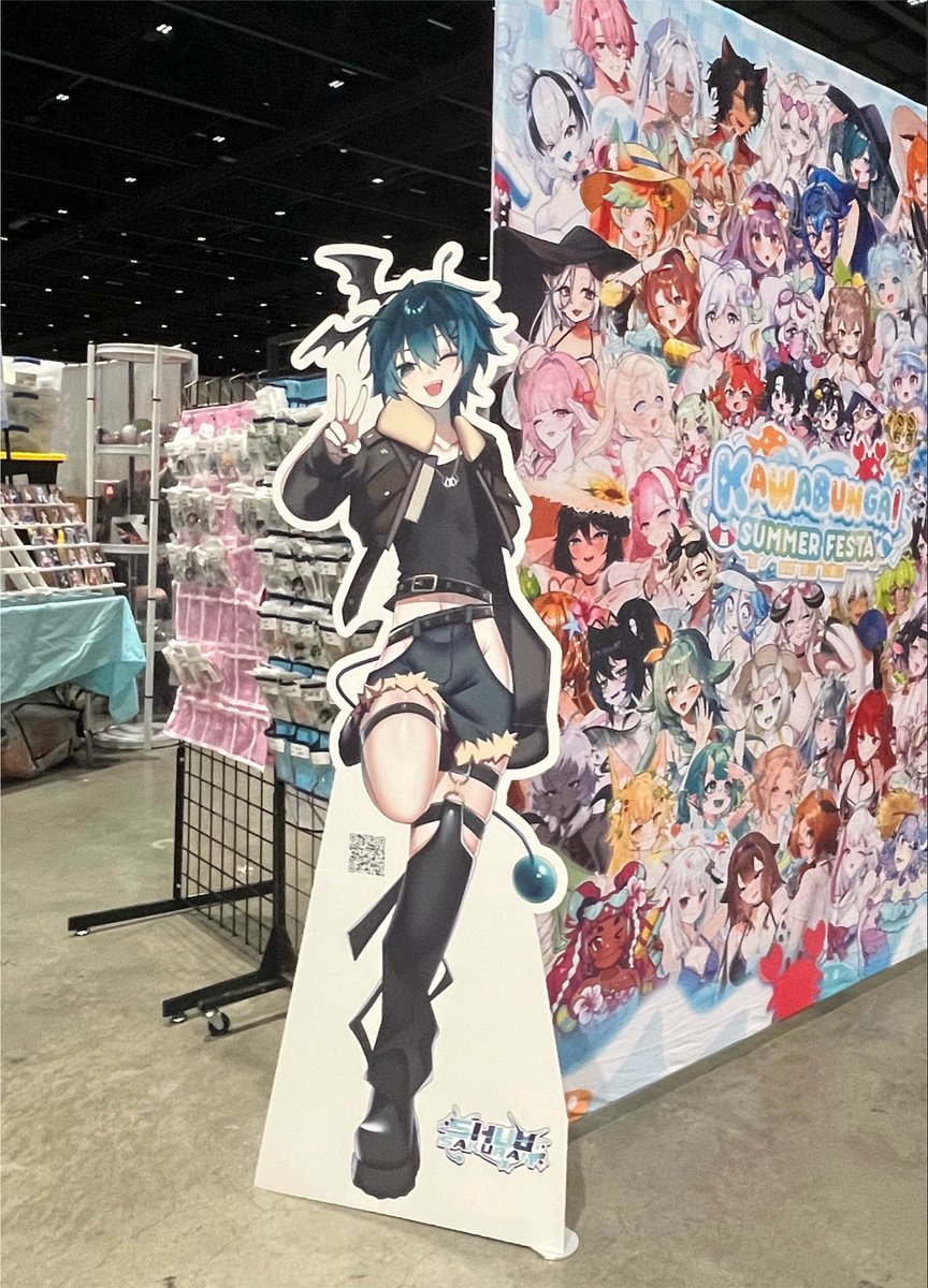 sakuraishuu's tweet photo. my life sized standee is up for auction now !! 

I will also be signing it this time at the con :D https://t.co/GmBGwDO9Oz