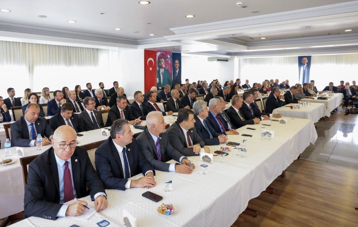 yavuzyilmazd's tweet photo. YENİ Parti Kurucular Kurulu olarak, Genel Başkanımız Özgür Özel liderliğinde bugün ilk parti meclisi toplantımızı gerçekleştirdik. 

Merkez Yürütme Kurulu’nda görev alacak arkadaşlarımızı belirledik.

MYK görevini üstlenen arkadaşlarımızı tebrik ediyorum. Bu yolda hep birlikte emin adımlarla koşmaya devam edeceğiz.