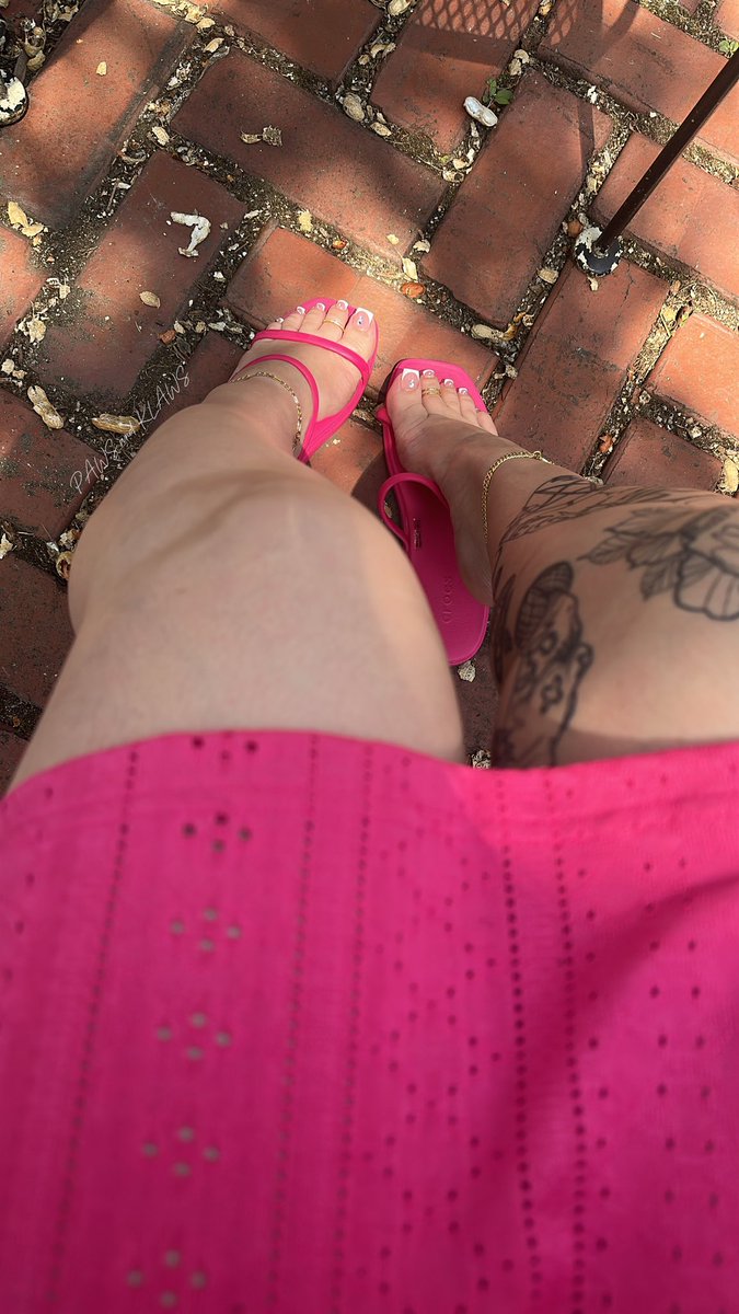 _PAWS_and_KLAWS's tweet photo. Pretty pink dress with my pretty French tips 💖✨ https://t.co/w04TxjtqdD