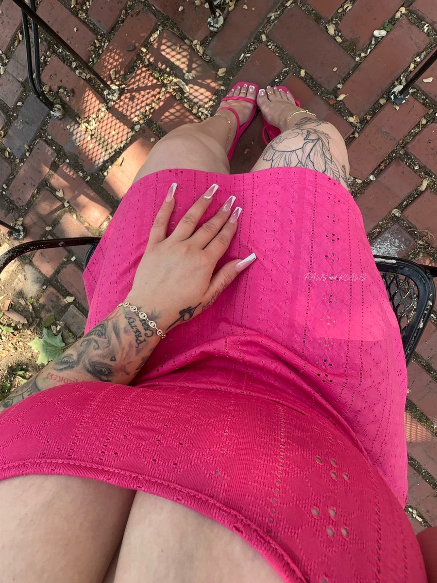 _PAWS_and_KLAWS's tweet photo. Pretty pink dress with my pretty French tips 💖✨ https://t.co/w04TxjtqdD