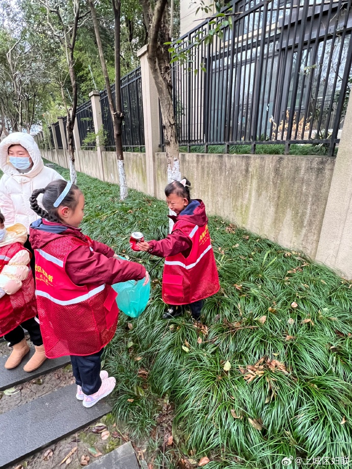 AmeliaKeyn94978's tweet photo. Join our neighborhood park cleanup this Saturday 9AM! Gloves u0026 snacks provided—let’s spruce up our community together! https://t.co/X9RmHwHFBg