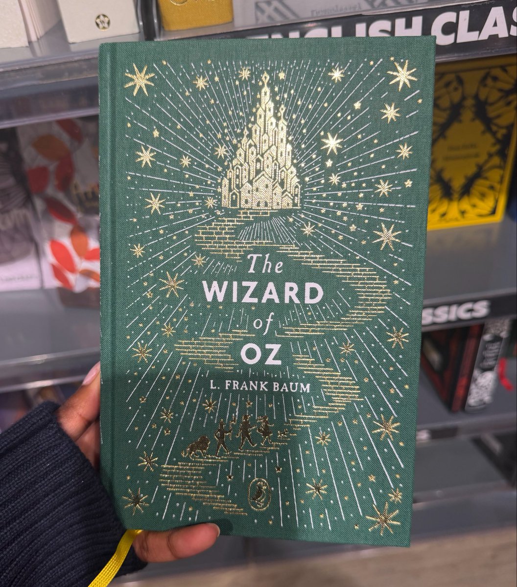 blu3iverson's tweet photo. im obsessed with these book covers https://t.co/p3czhnKFVk