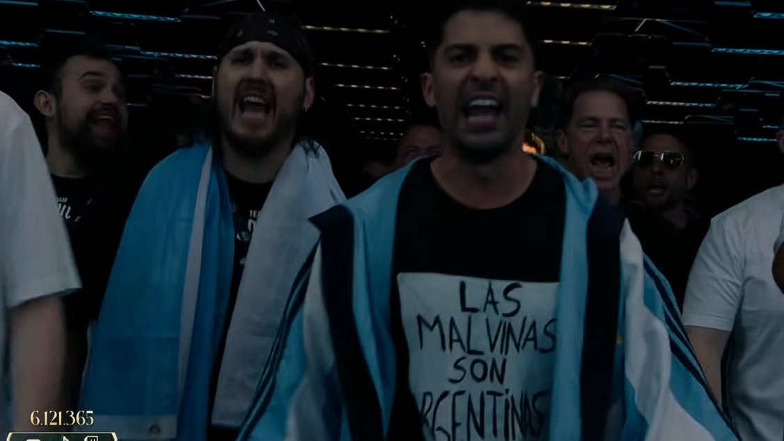 myauraisshining's tweet photo. CON UNA REMERA QUE DICE "LAS MALVINAS SON ARGENTINAS" y con EL HIMNO ARGENTINO 

LA EPICA ENTRADA DE GASTON EDUL
#LaVeladaDelAñoVI https://t.co/7wcGMUmTYQ
