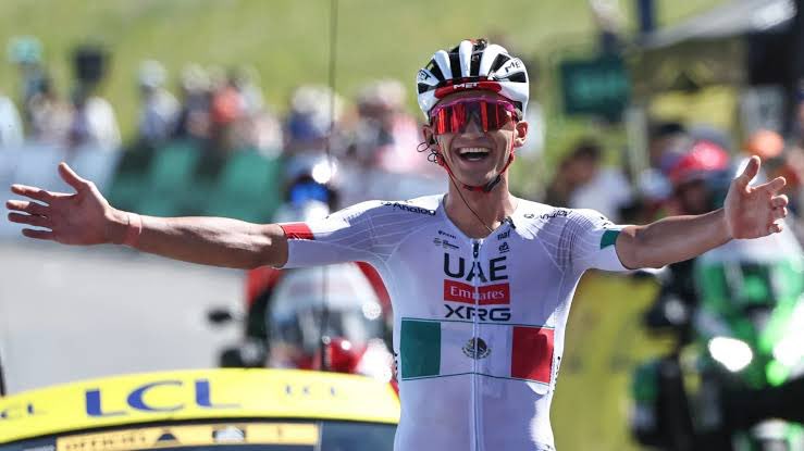LaydaSansores's tweet photo. ¡Isaac del Toro está haciendo historia! 🇲🇽🚴‍♂️

En su debut en el Tour de Francia, termina la etapa 20 como tercero de la general y líder de los jóvenes.

Mañana será el primer mexicano en subir al podio del Tour.

¡Vamos Isaac!
¡Todo México pedalea contigo! https://t.co/ftREmI63Ee