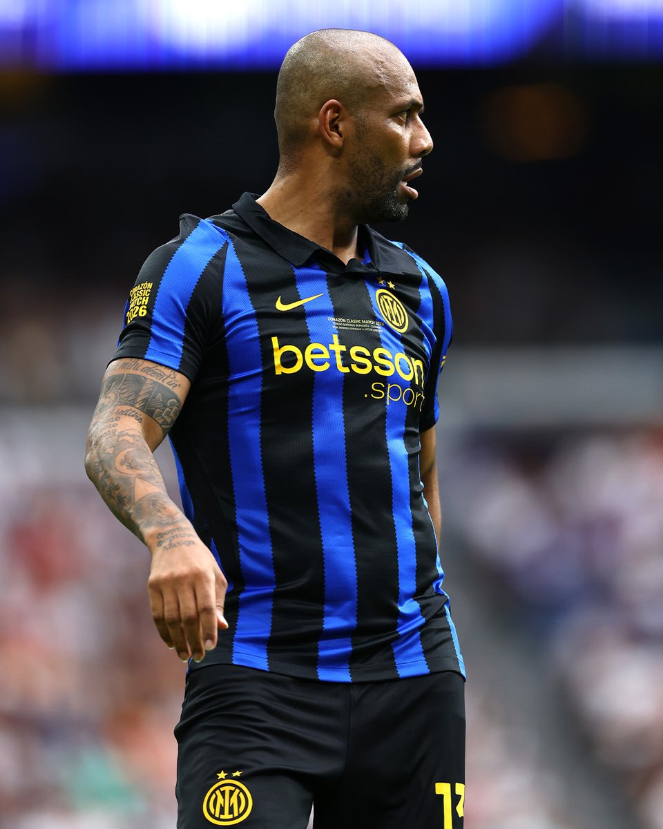 Inter's tweet photo. 𝓠𝓾𝓪𝓷𝓽𝓸 è 𝓯𝓸𝓻𝓽𝓮 𝓜𝓪𝓲𝓬𝓸𝓷 🎶
Tanti auguri Colosso 🎂🖤💙

👉 https://t.co/fQiUiGRn3m https://t.co/vSu8PedBq1